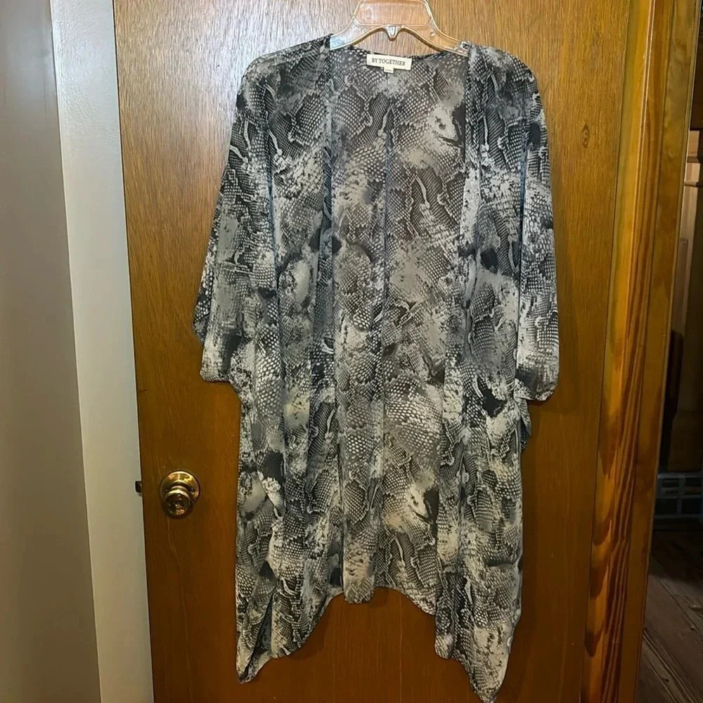 By Together Black & Gray Animal Print Kimono Size M